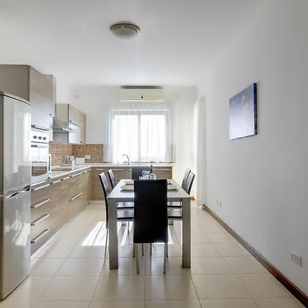 Modern 3br In The Centre Of Sliema Σλιέμα
