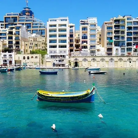 Modern 3br In The Centre Of Sliema 슬리에마