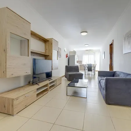 Modern 3br In The Centre Of Sliema 슬리에마