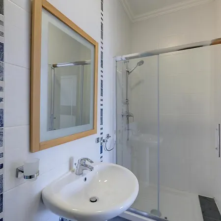 Modern 3br In The Centre Of Sliema 슬리에마